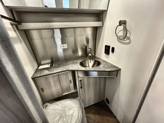 2025 Airstream 25FBQ Base