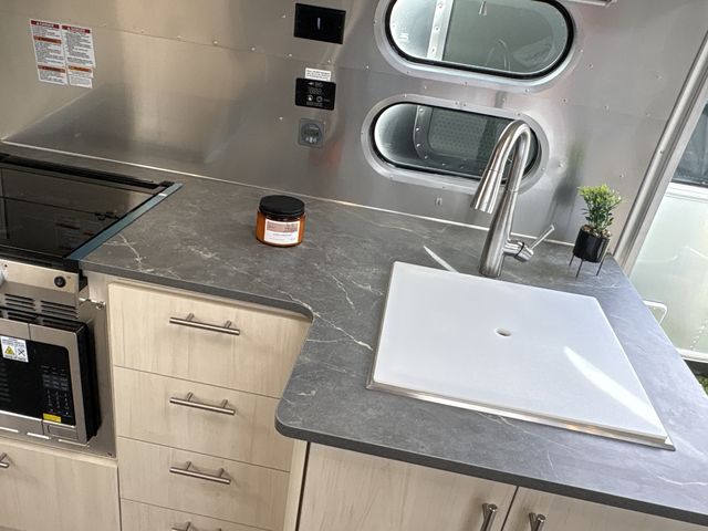 2026 Airstream 27FBQ Base