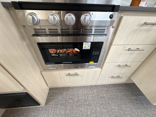 2026 Airstream 27FBQ Base