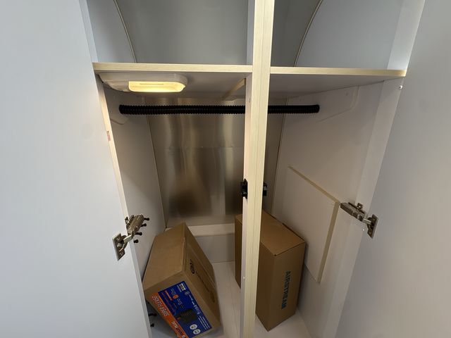 2026 Airstream 27FBQ Base