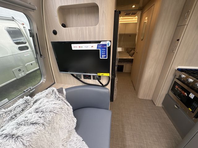 2026 Airstream 25FBQ Base