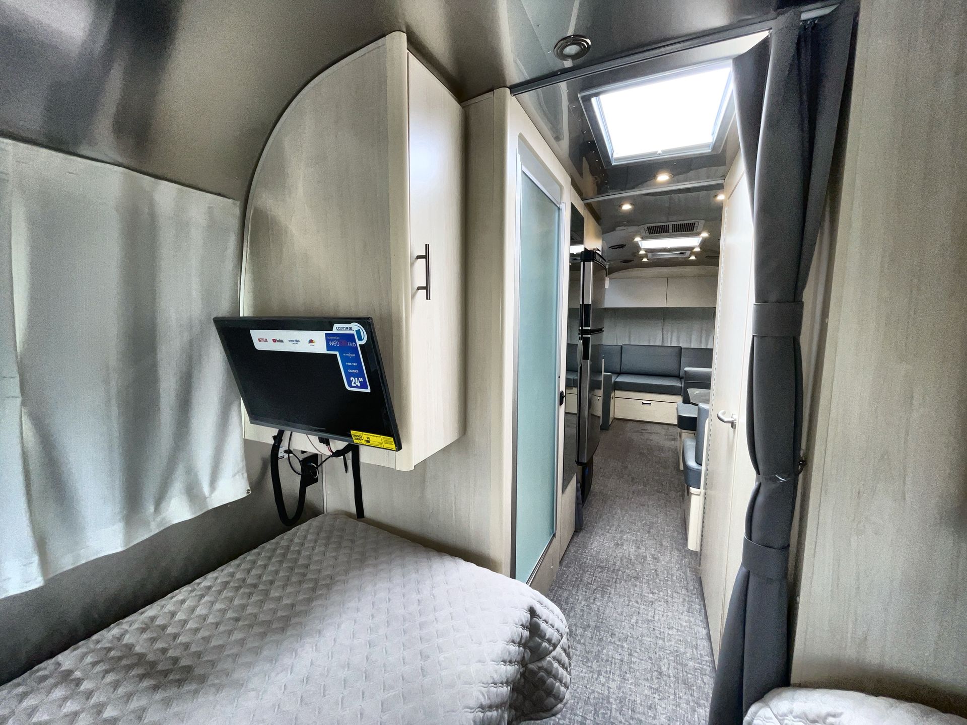 2025 Airstream 28RBT Base