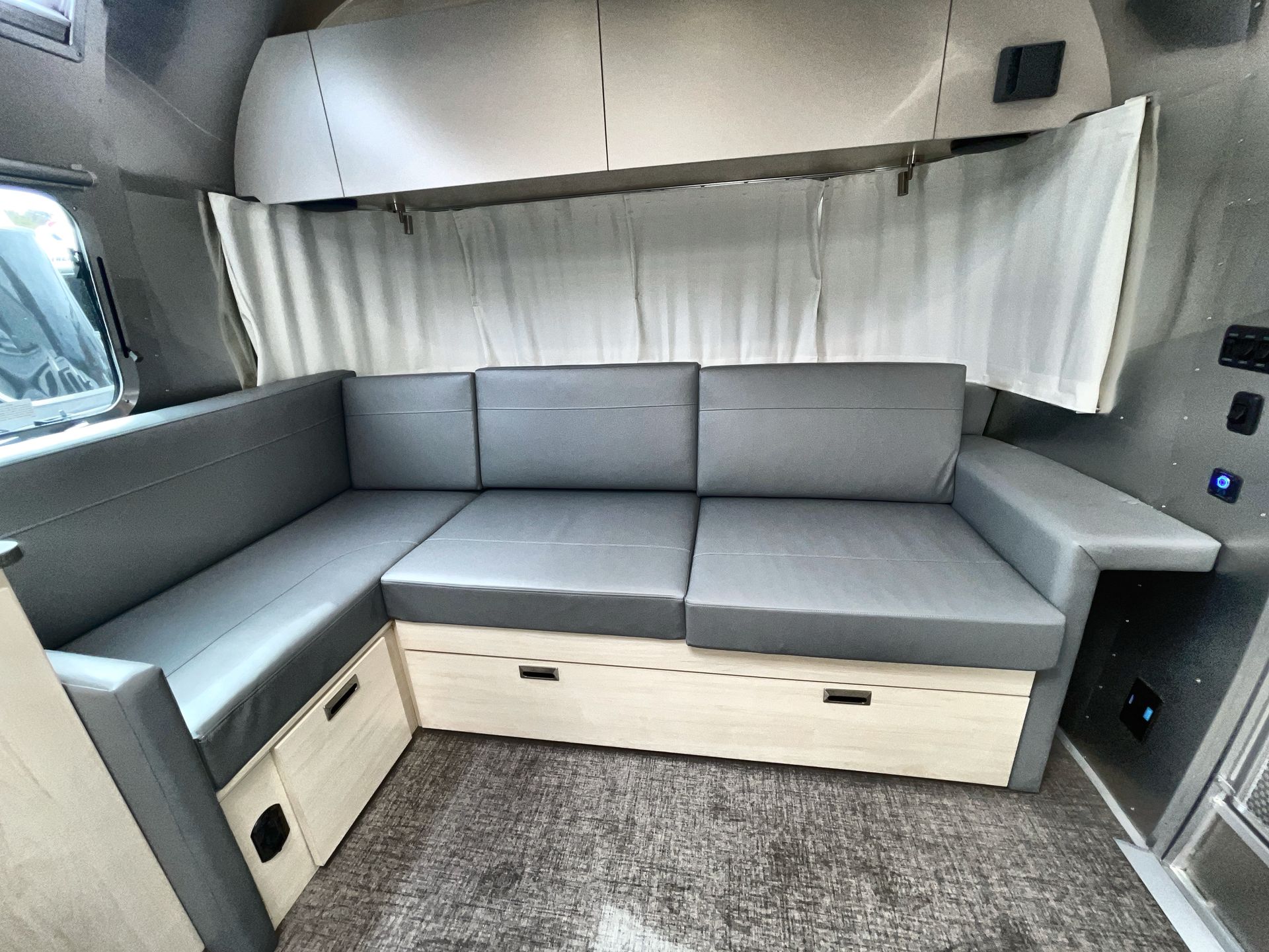 2025 Airstream 28RBT Base