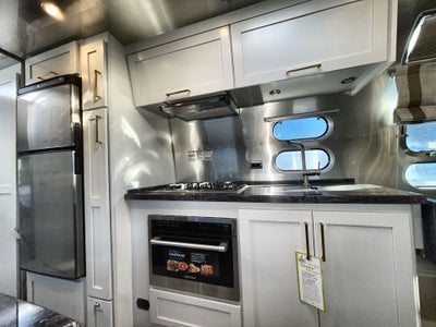 2026 Airstream 28RBT Base