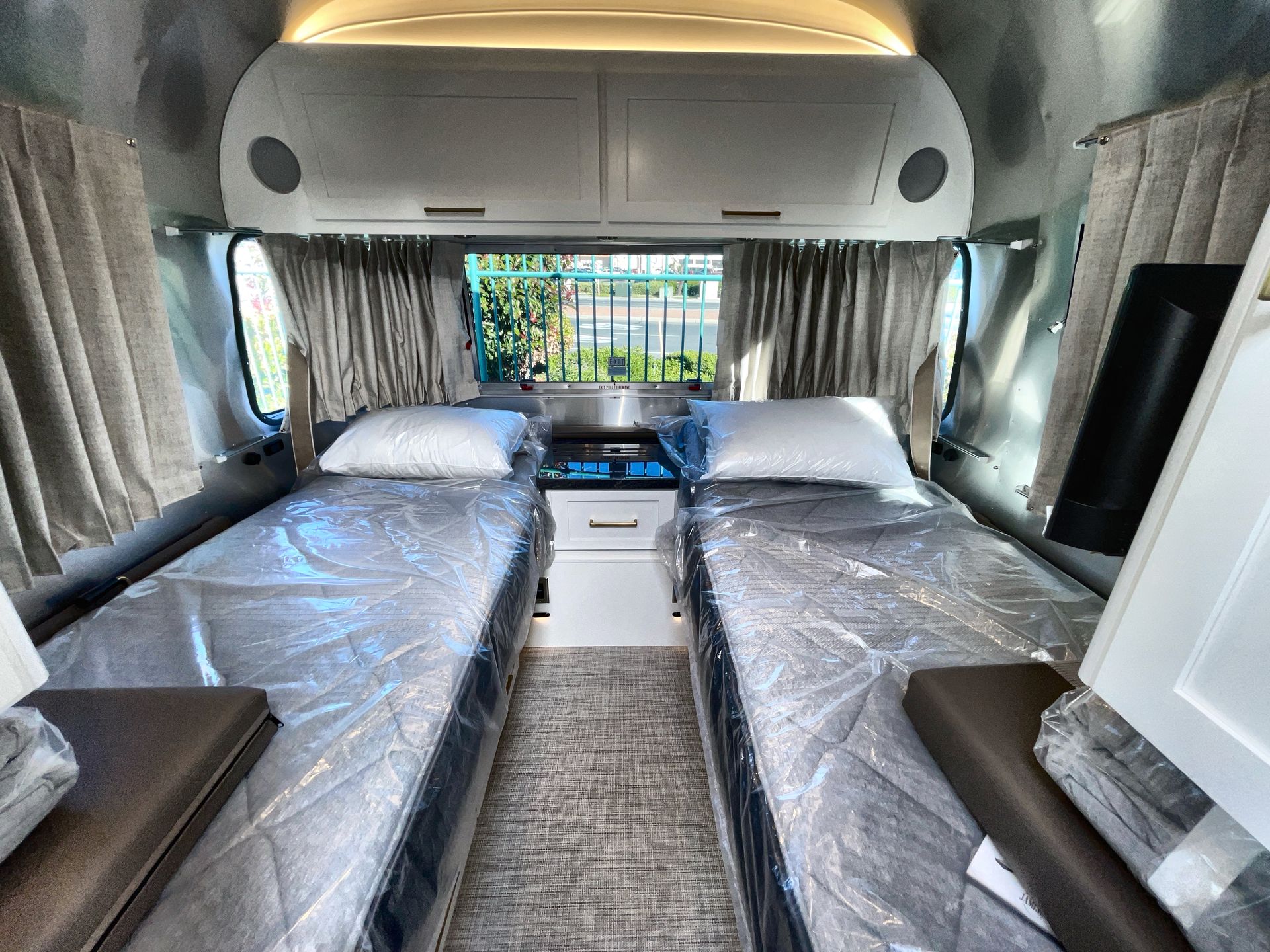 2026 Airstream 28RBT Base