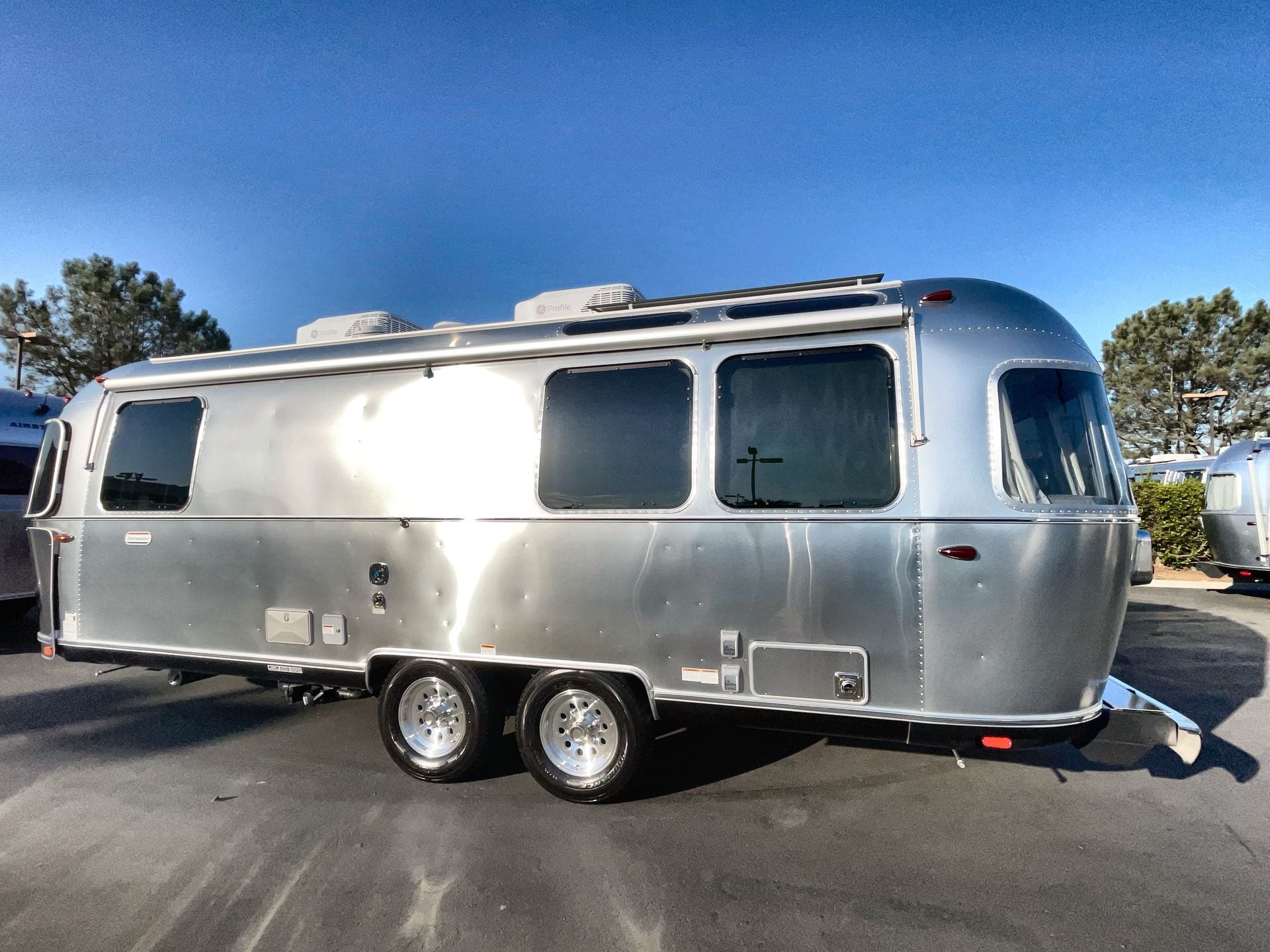 2025 Airstream 25FBQ Base