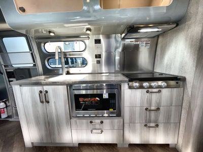 2025 Airstream 30RBT Base