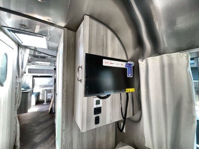 2025 Airstream 27FBT Base
