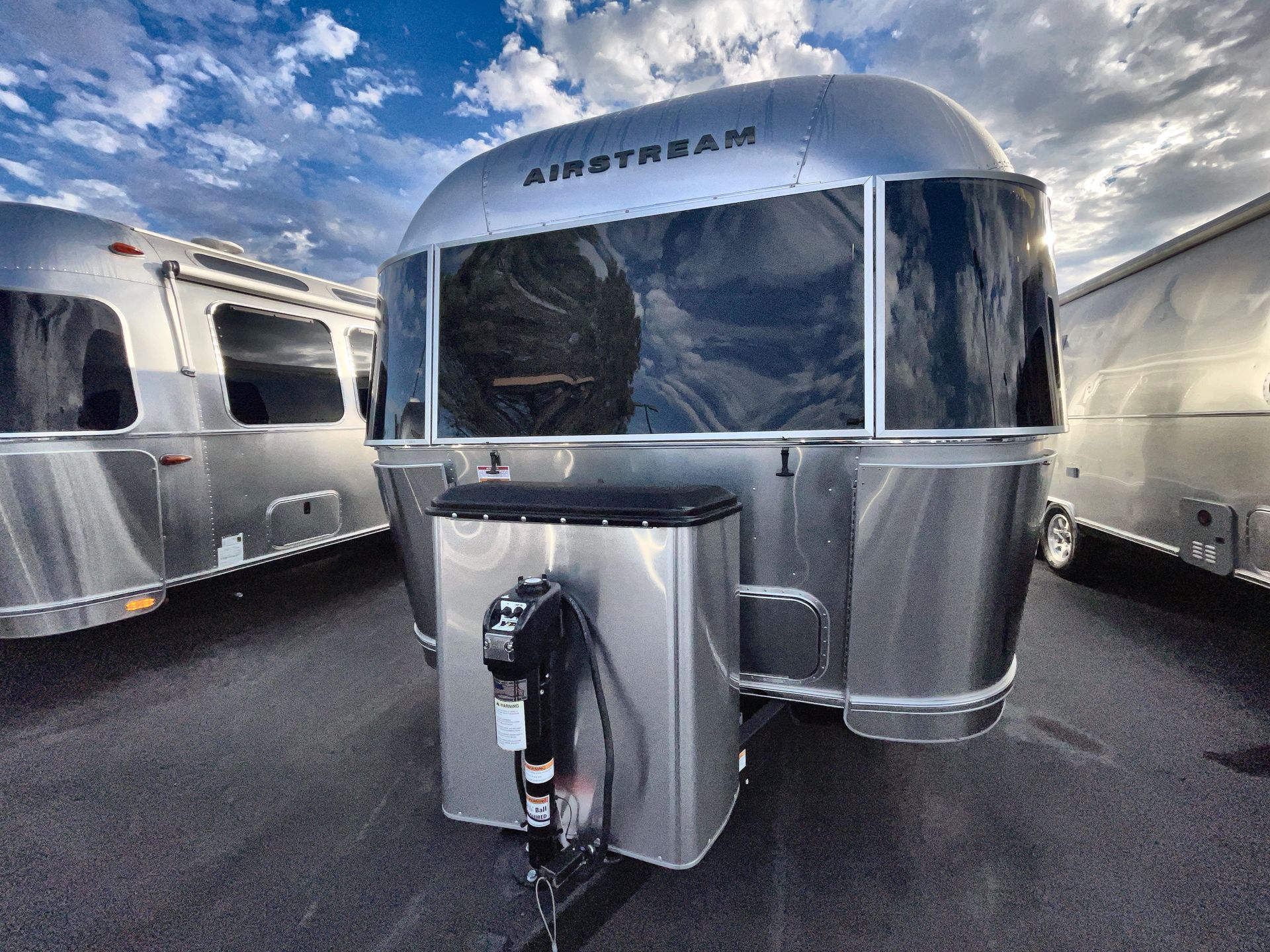 2026 Airstream 27FBQ Base
