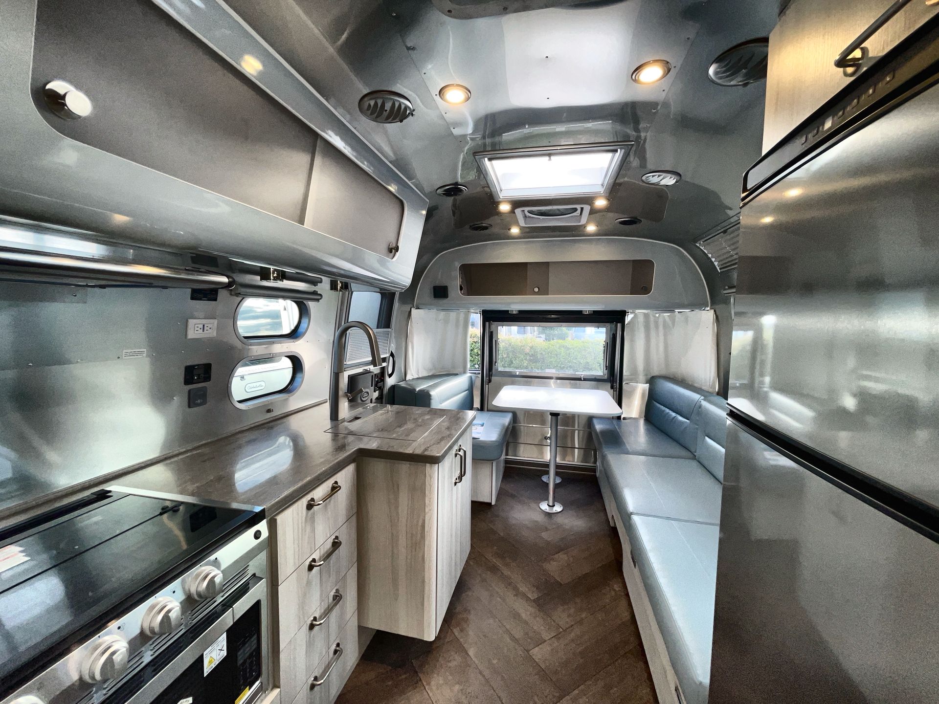 2026 Airstream 27FBQ Base