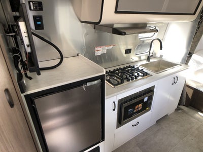 2026 Airstream 22FB Base