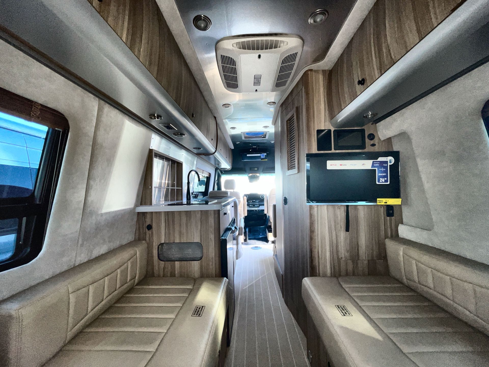 2025 Airstream 24 GL Base