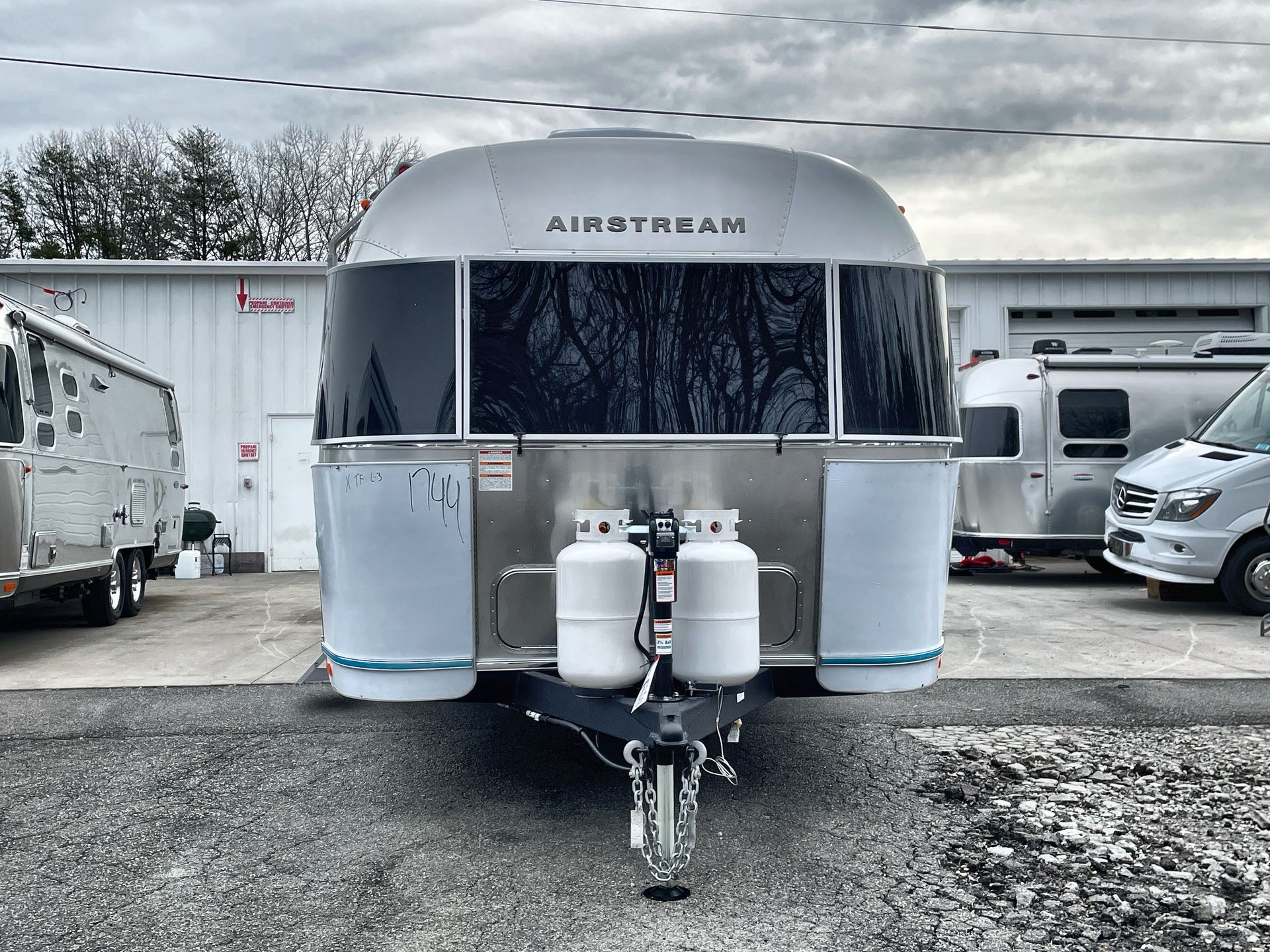 2026 Airstream 30FBBT Base