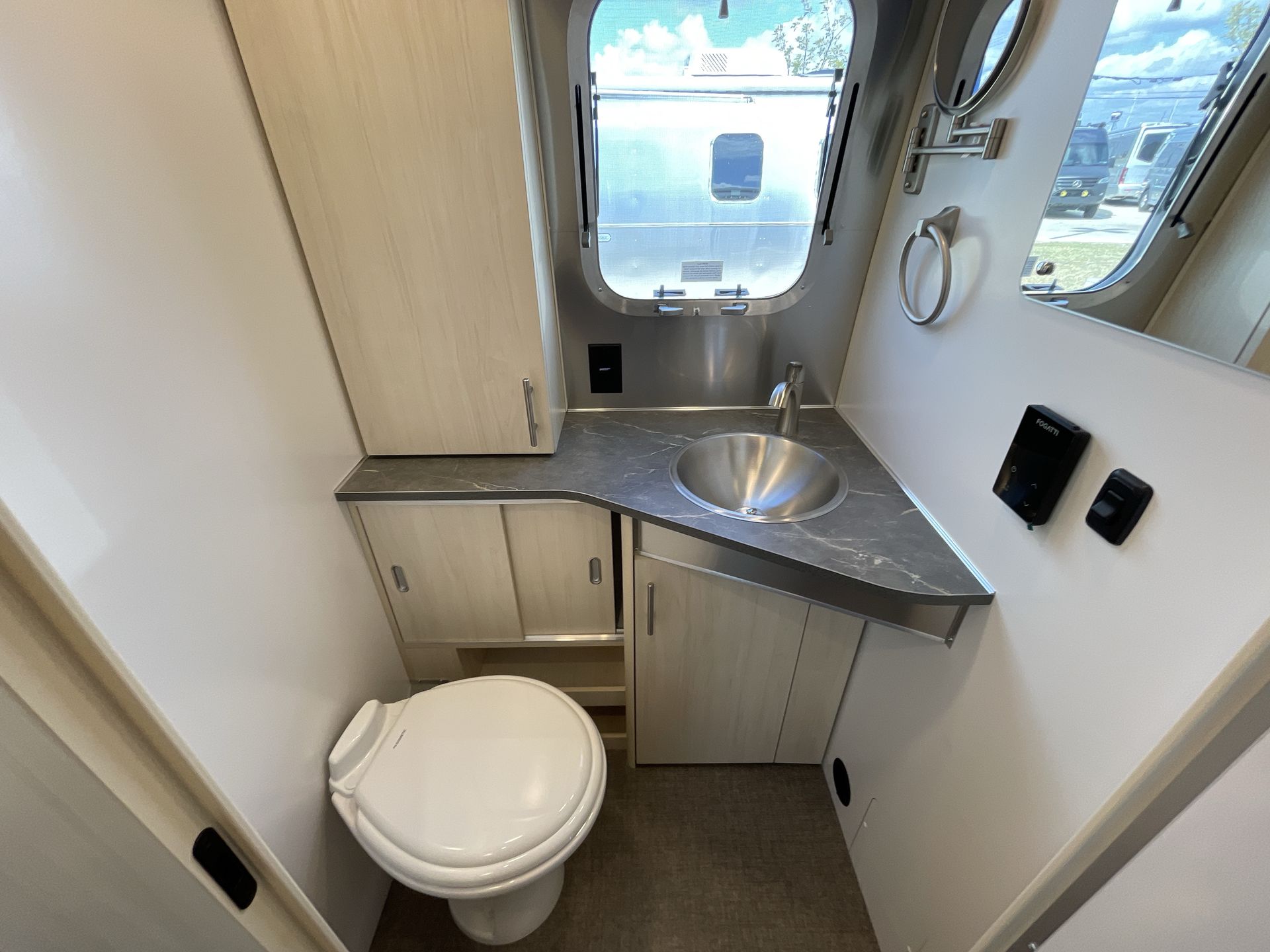 2026 Airstream 25FBQ Base