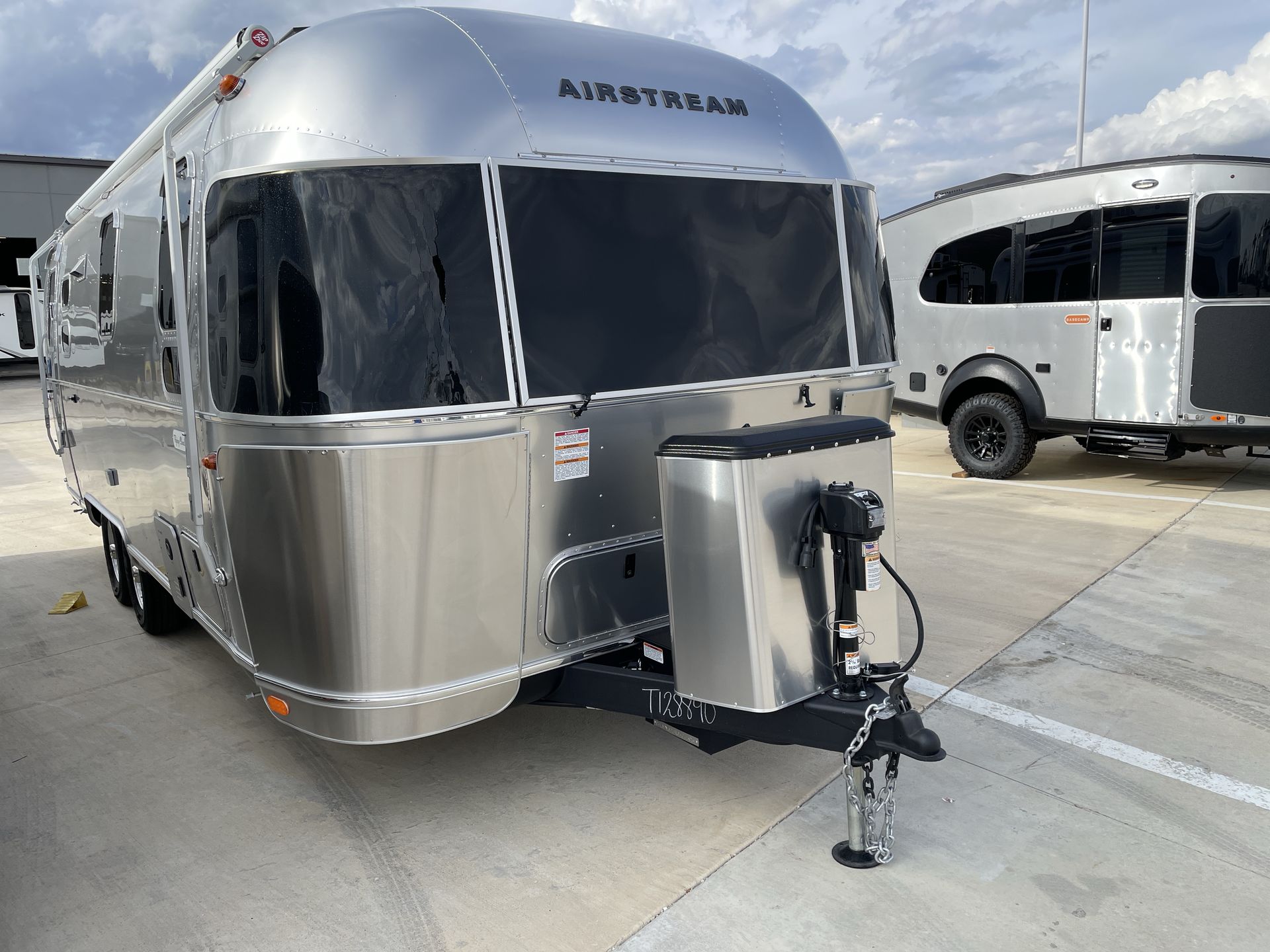 2026 Airstream 25FBT Base