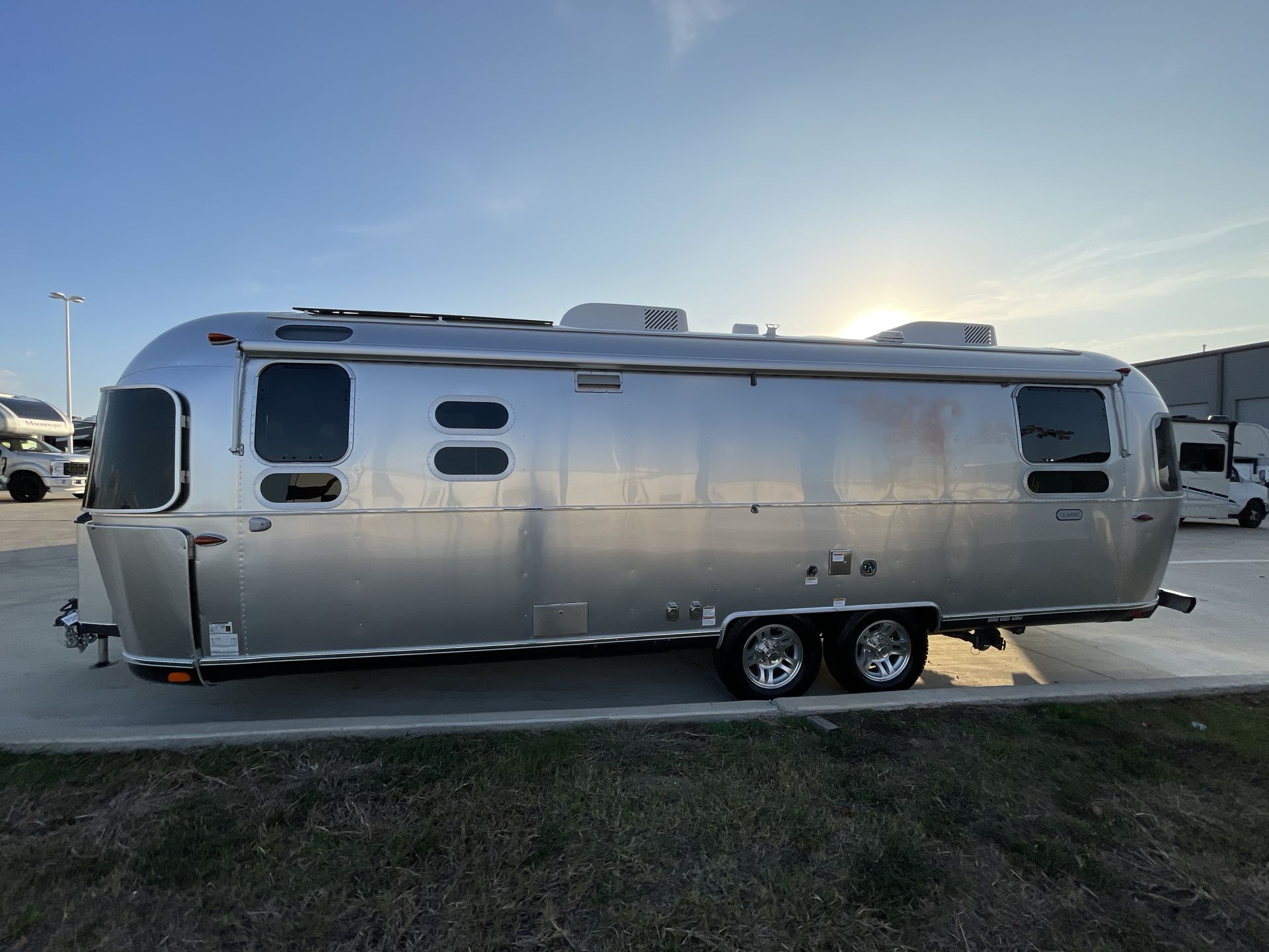 2026 Airstream 28RBQ Base