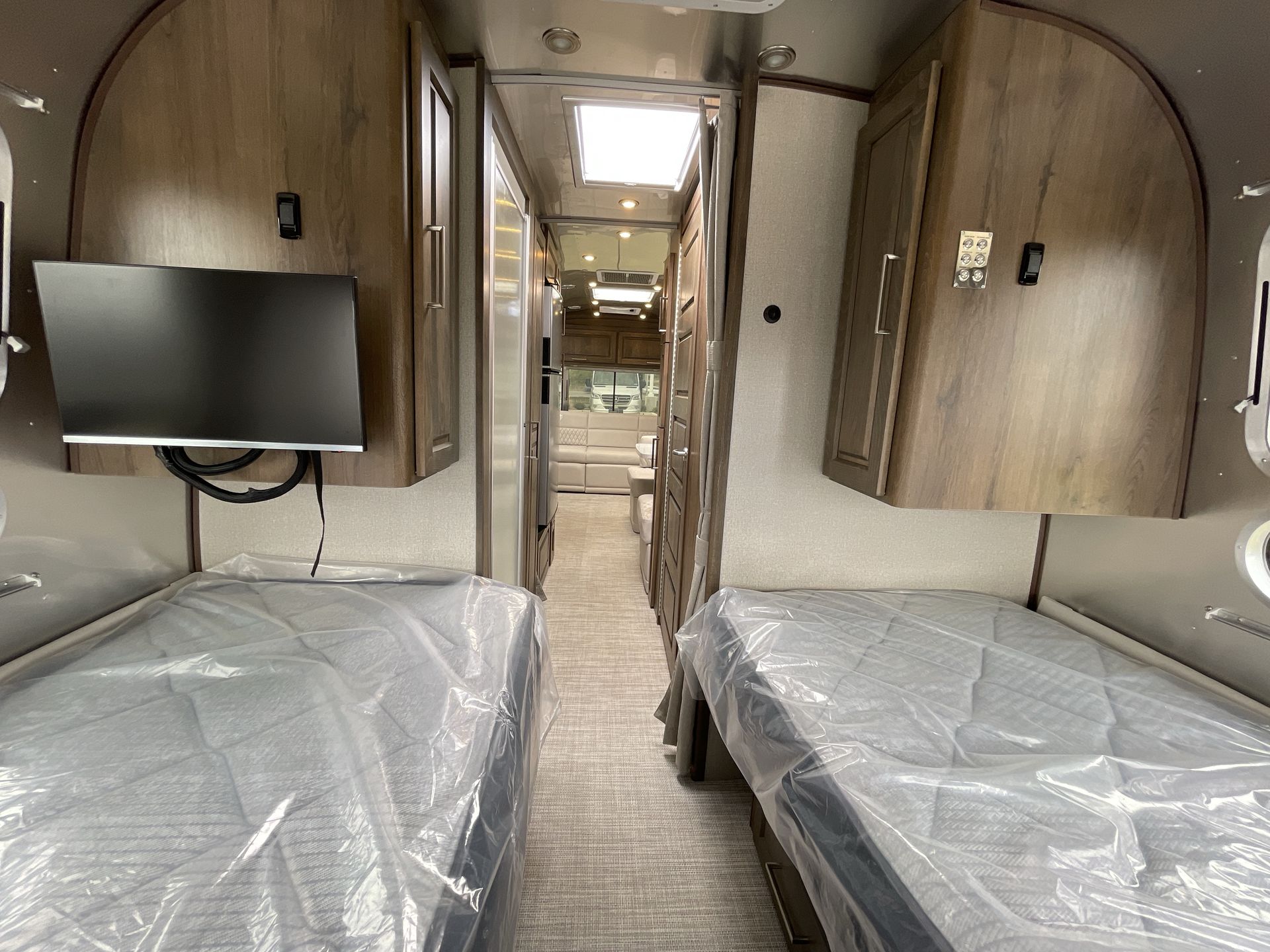2026 Airstream 28RBT Base