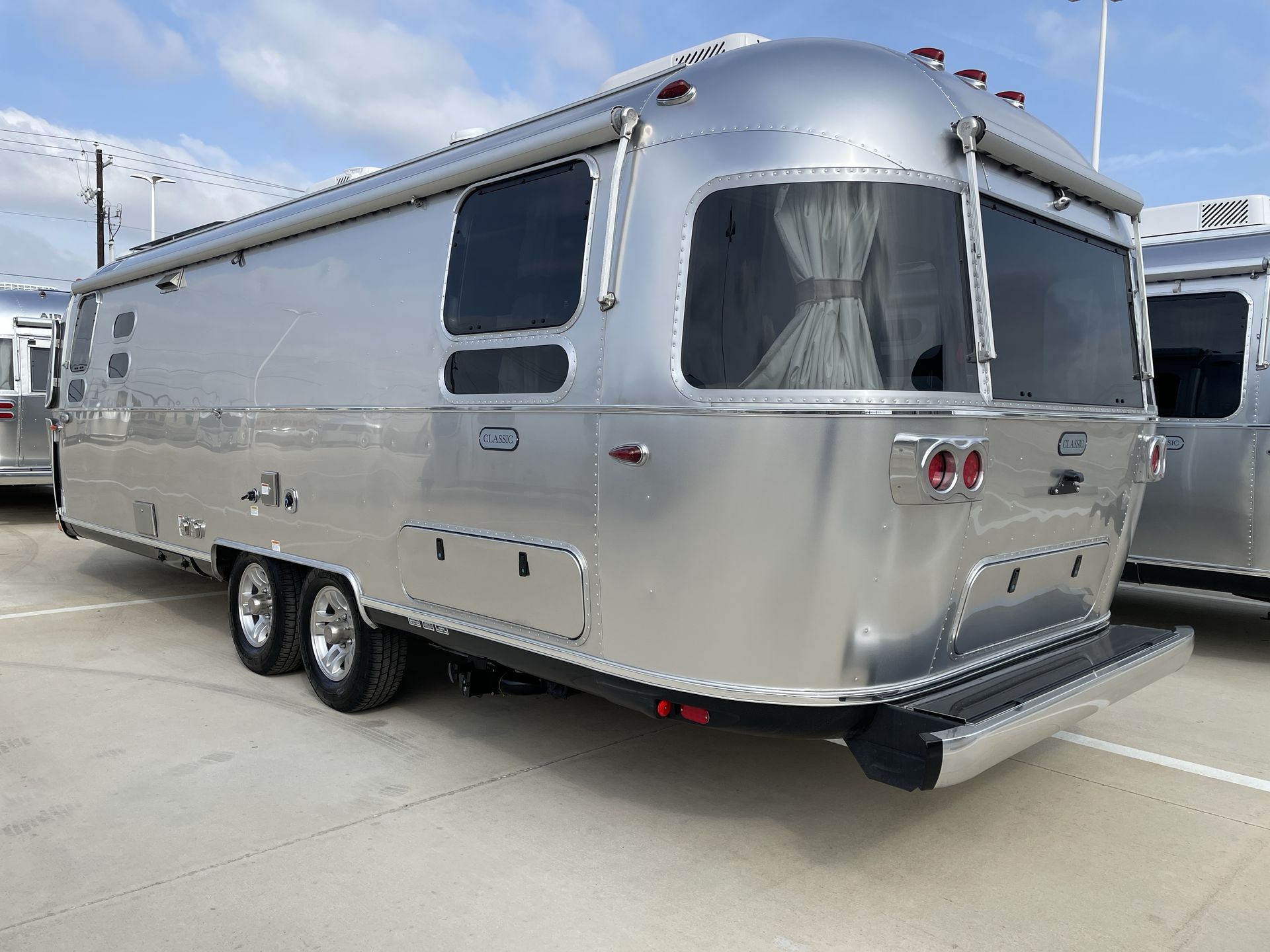 2026 Airstream 28RBT Base