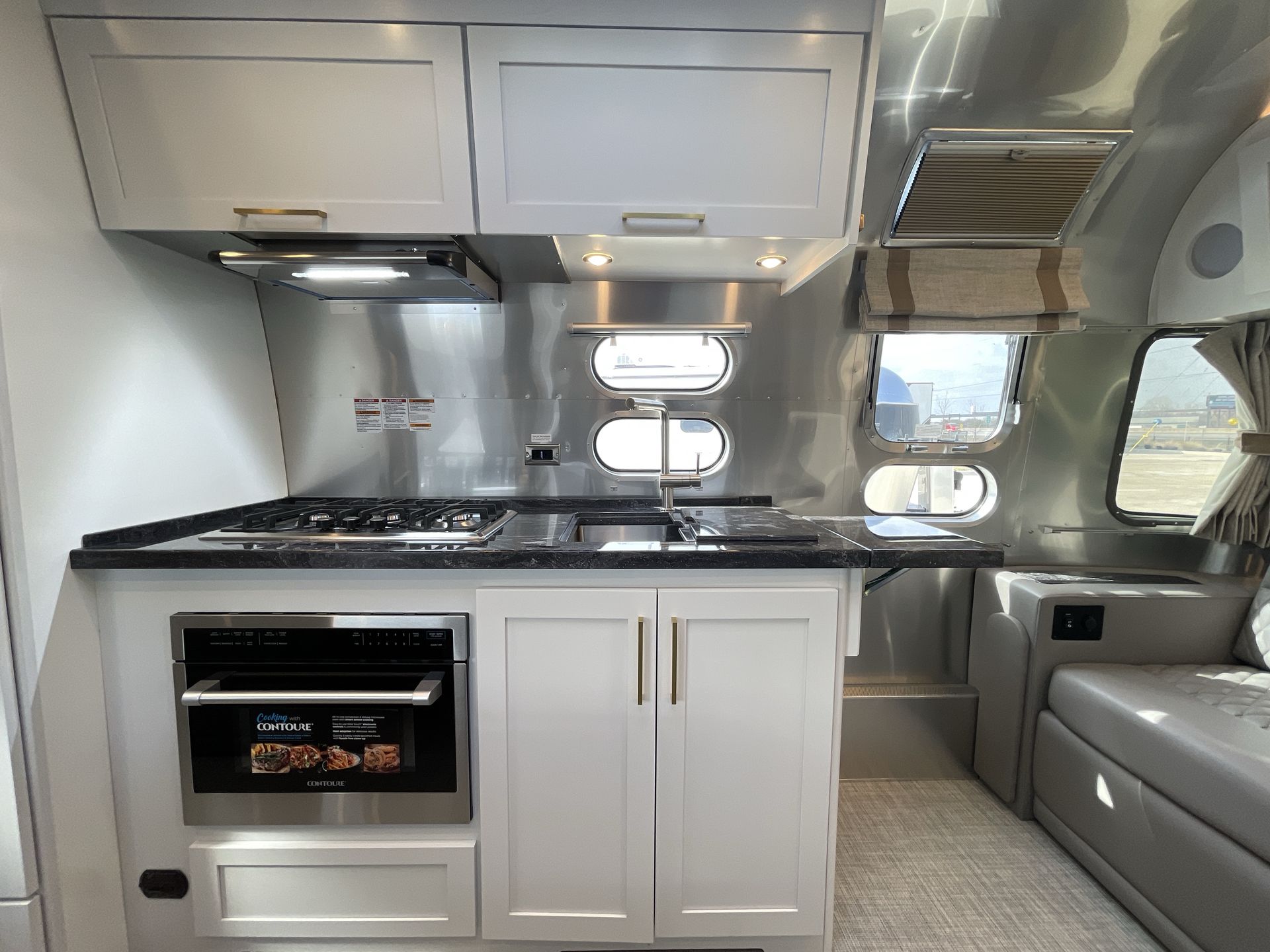 2026 Airstream 28RBT Base