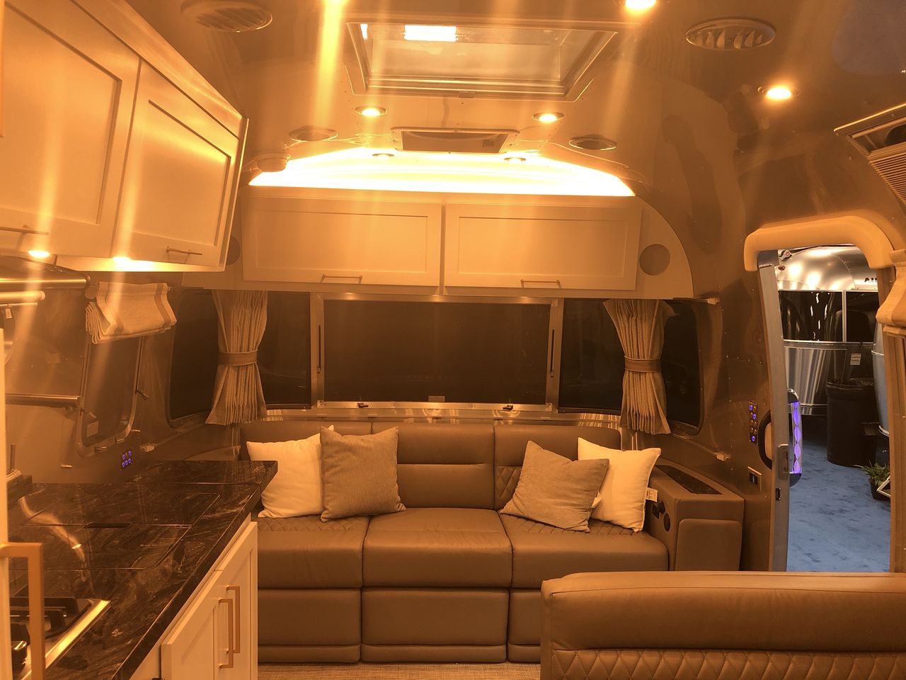 2026 Airstream 28RBT Base