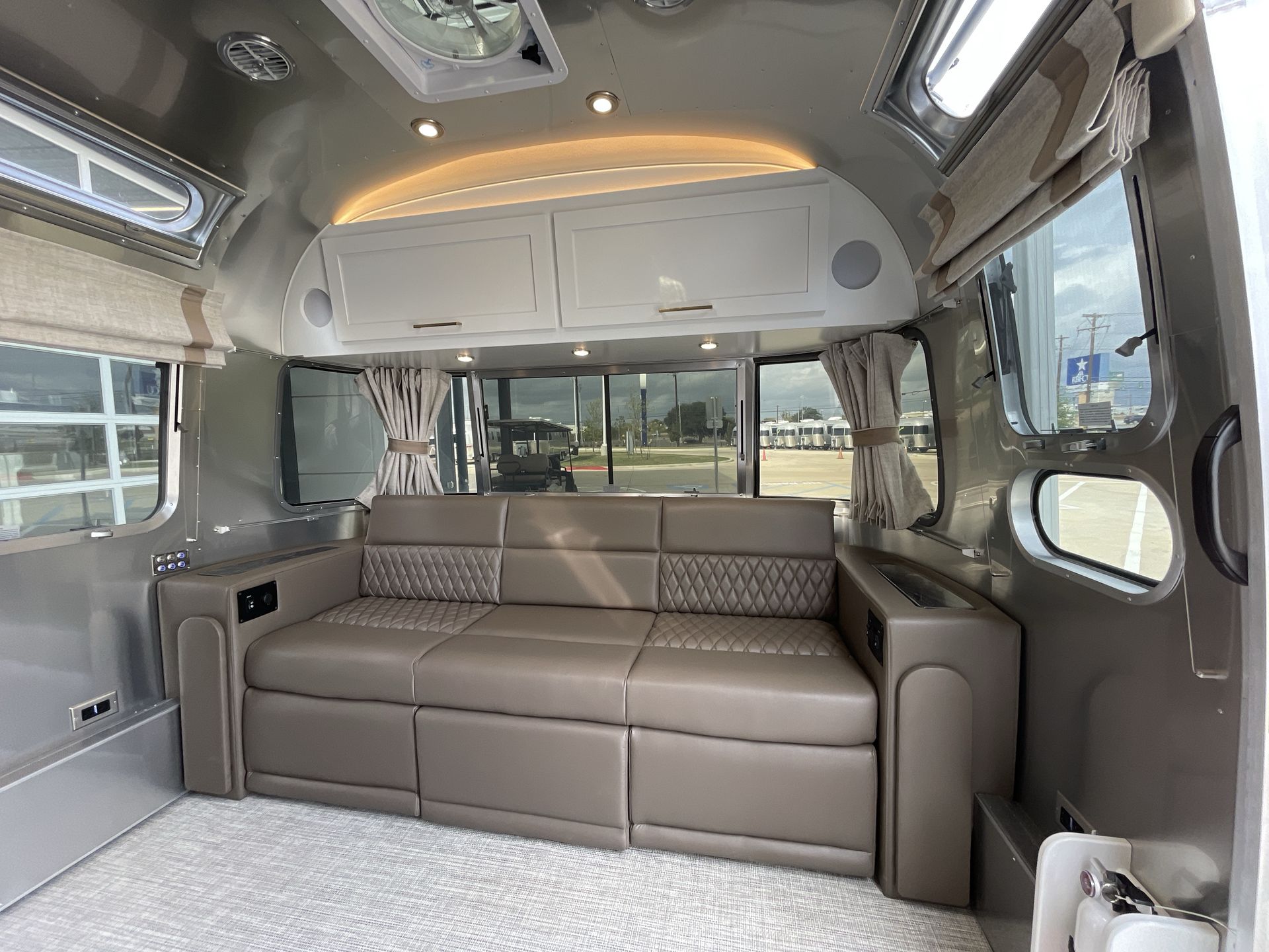2026 Airstream 30RBT Base