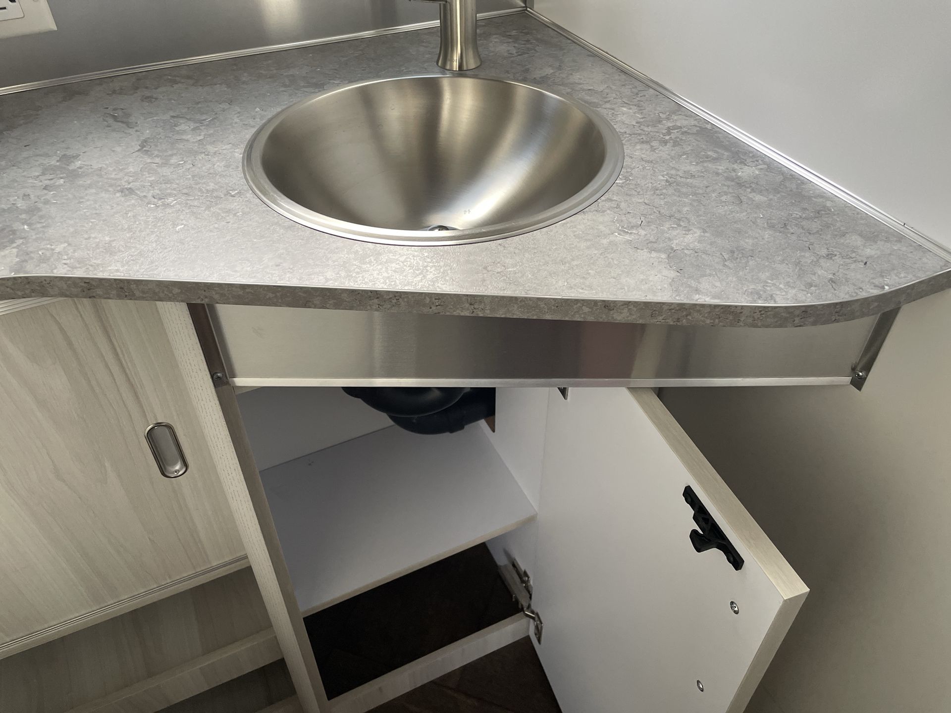 2026 Airstream 25FBQ Base