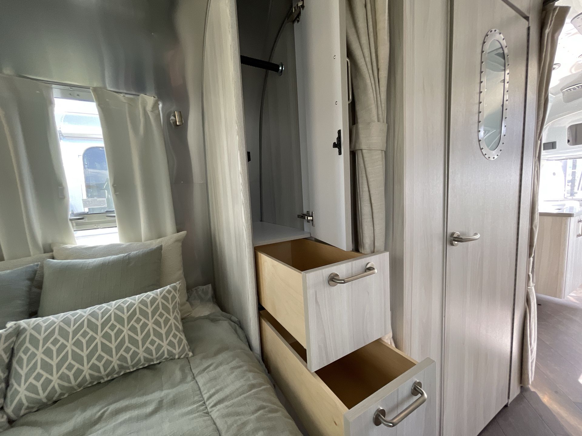 2026 Airstream 25FBQ Base