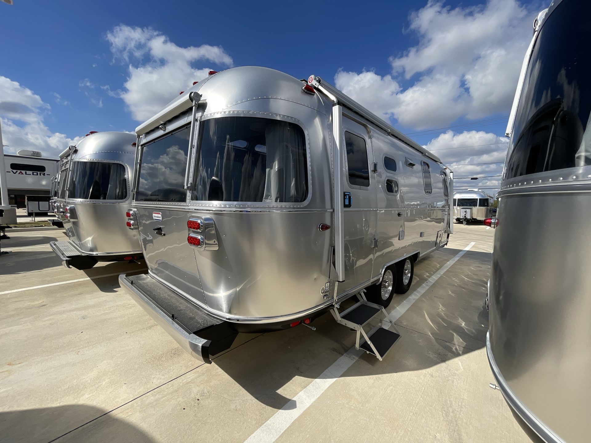 2026 Airstream 25FBQ Base