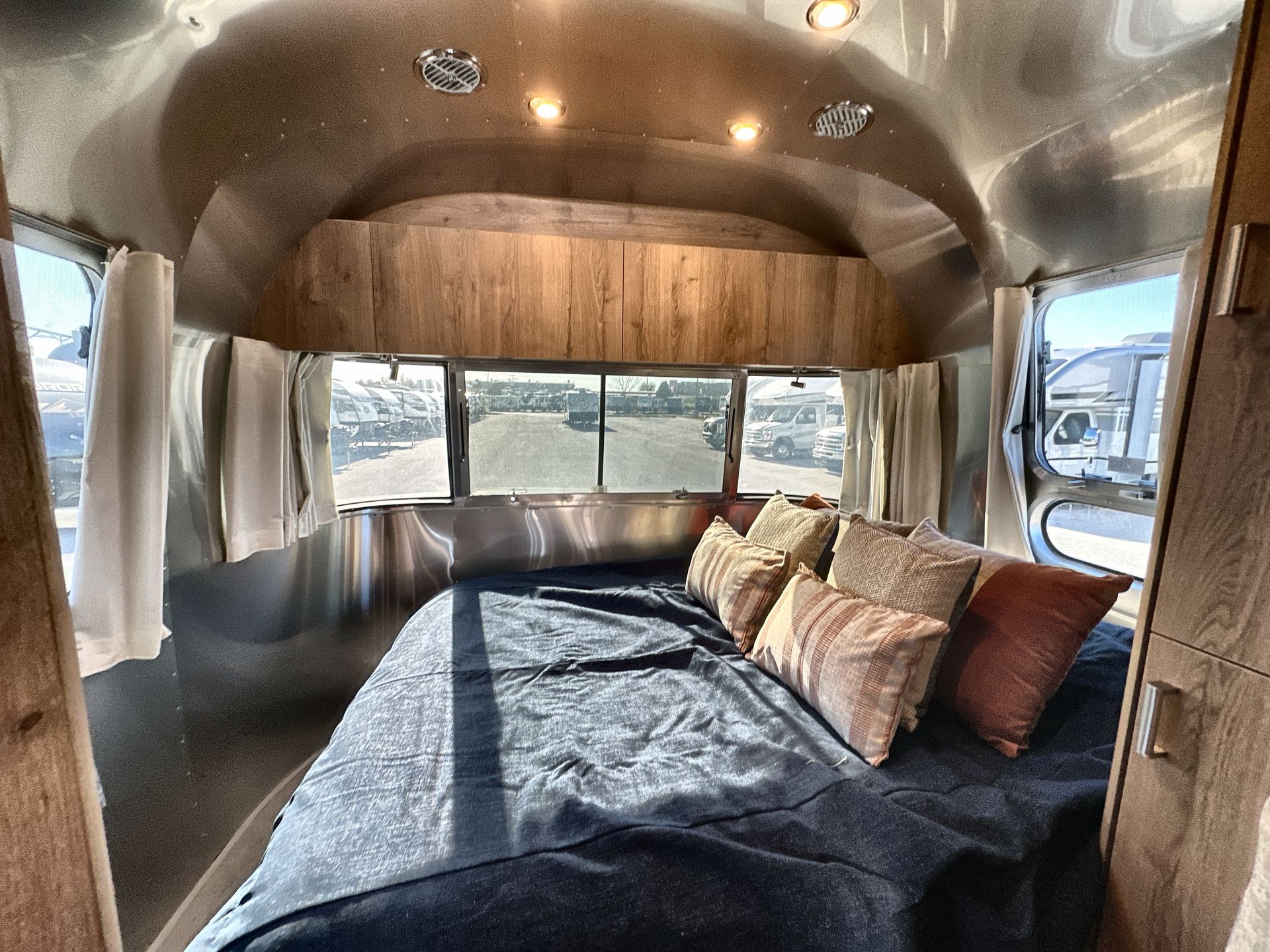2026 Airstream 25FBQ Base