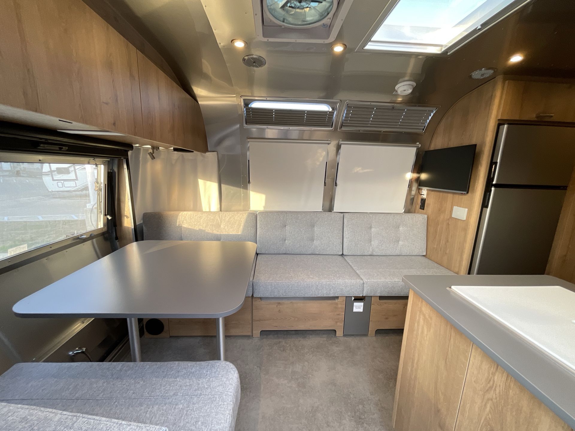 2026 Airstream 25FBT Base