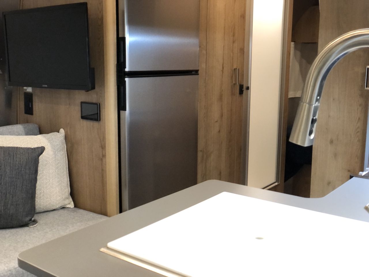 2026 Airstream 25FBQ Base