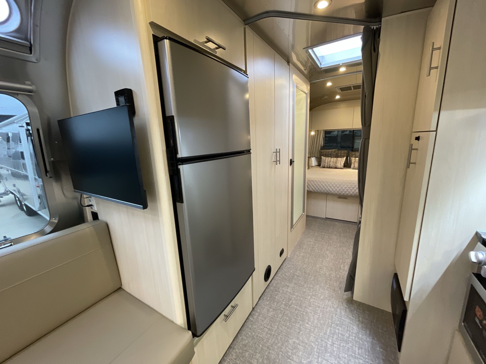 2026 Airstream 27FBQ Base