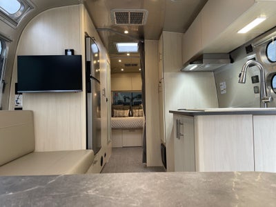 2026 Airstream 27FBQ Base