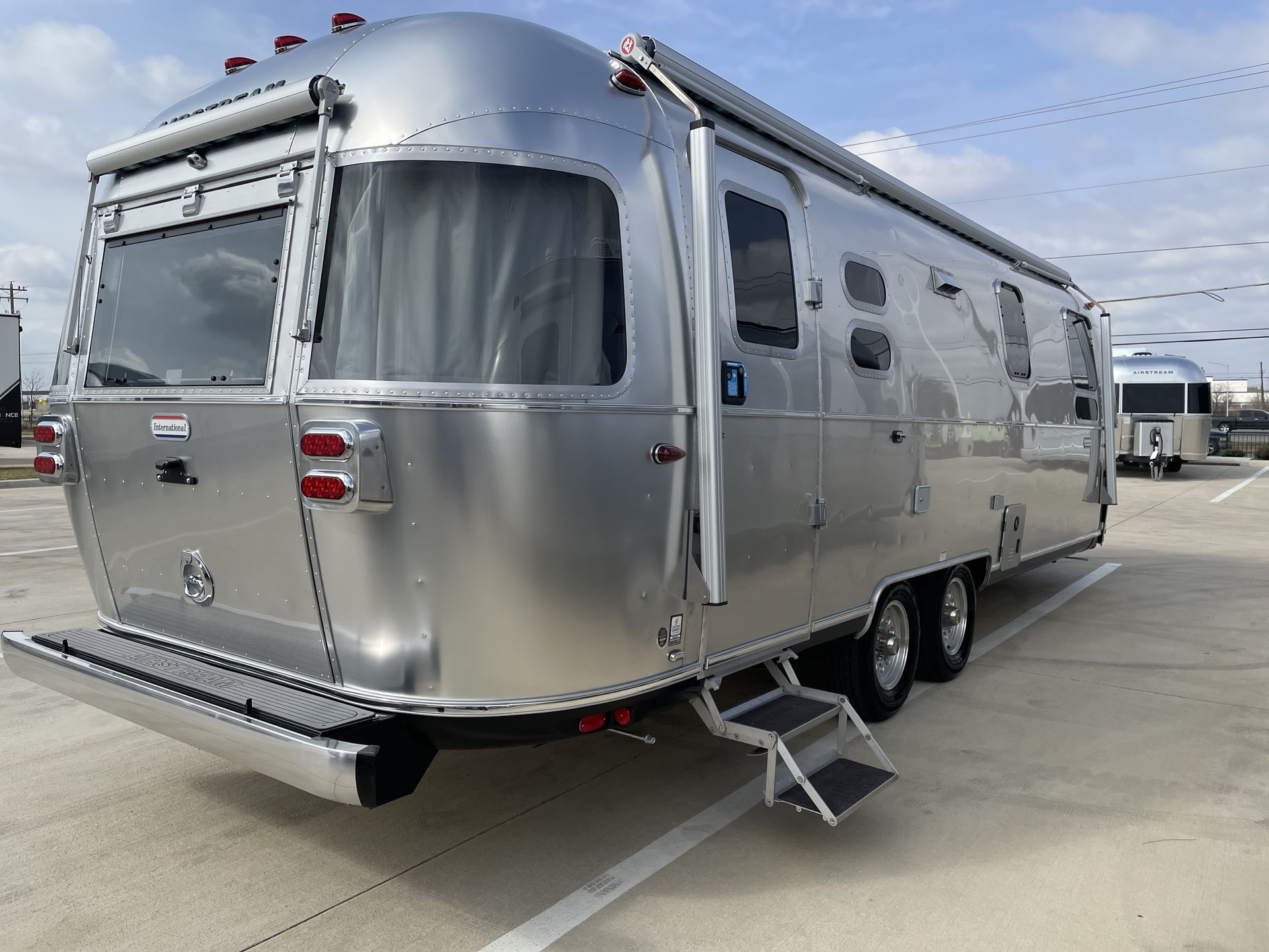 2026 Airstream 27FBQ Base