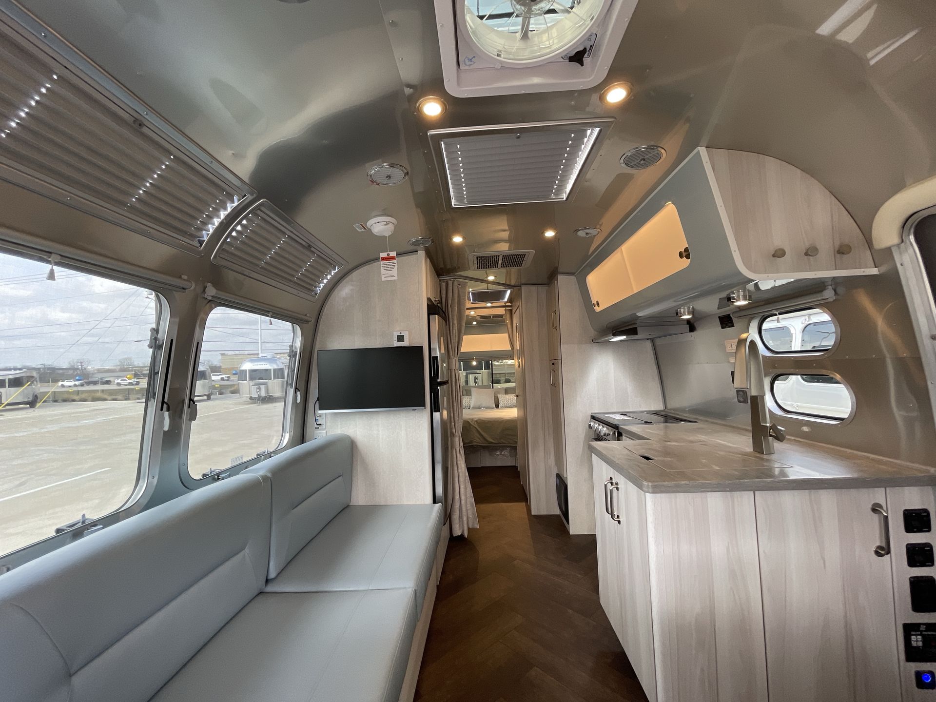 2026 Airstream 27FBQ Base