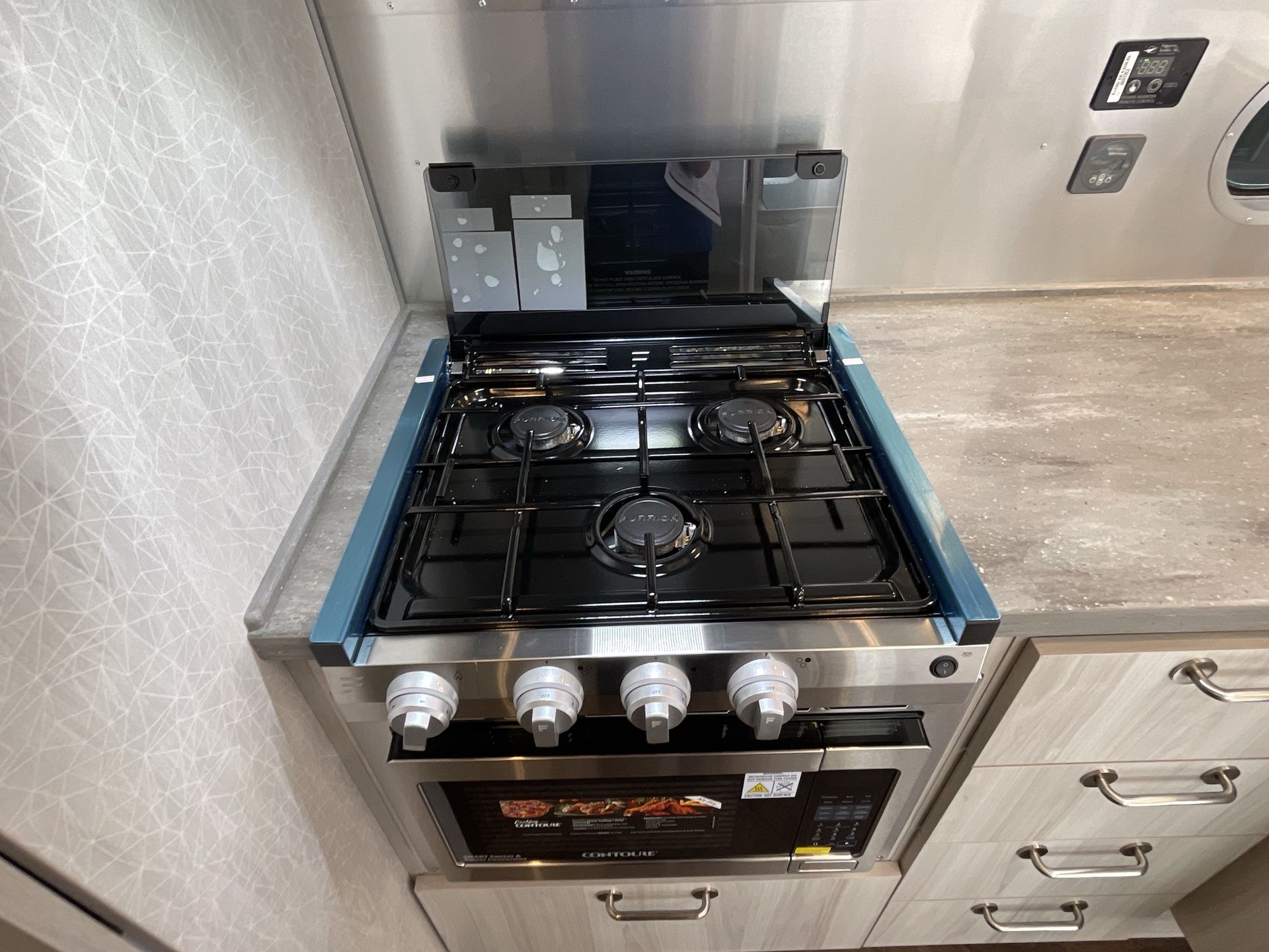 2026 Airstream 27FBQ Base