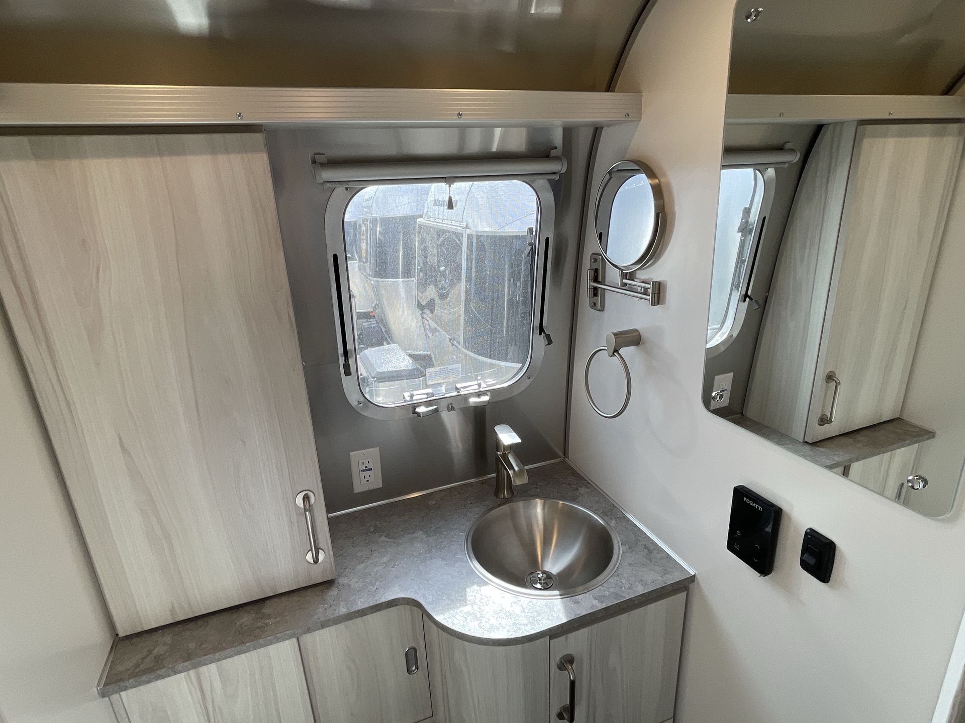 2026 Airstream 27FBQ Base