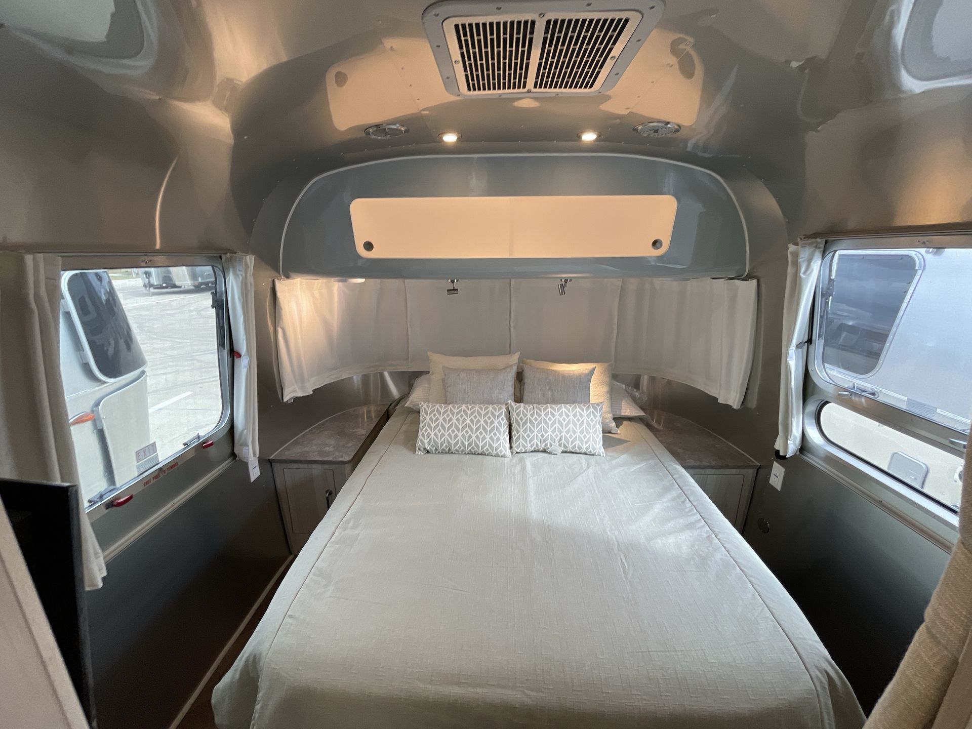 2026 Airstream 27FBQ Base