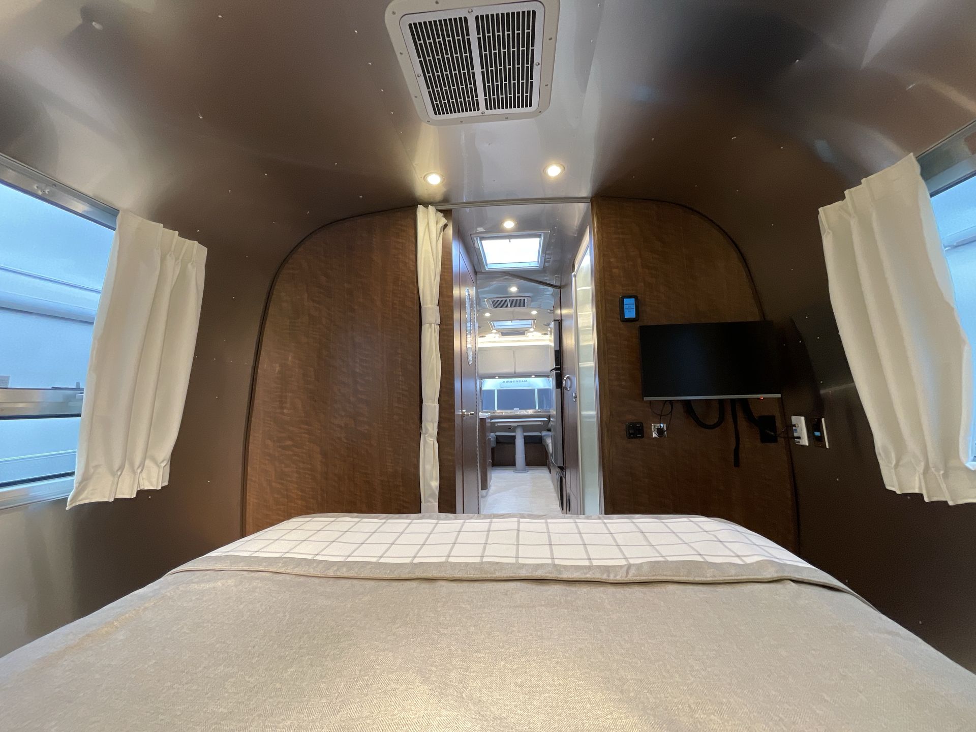 2026 Airstream 27FBQ Base