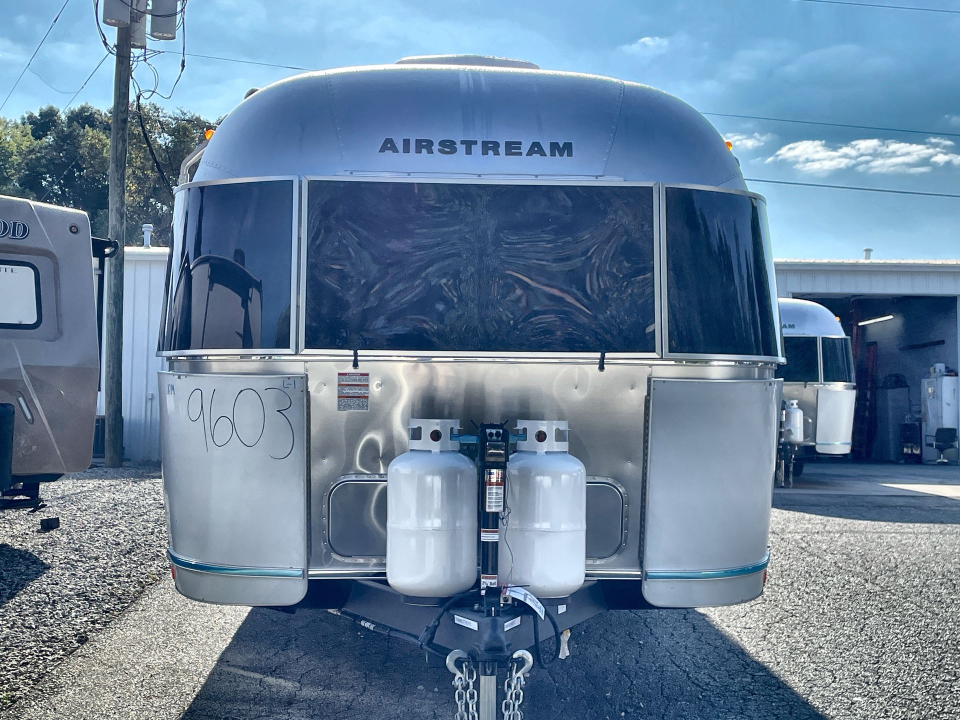 2026 Airstream 27FBT Base