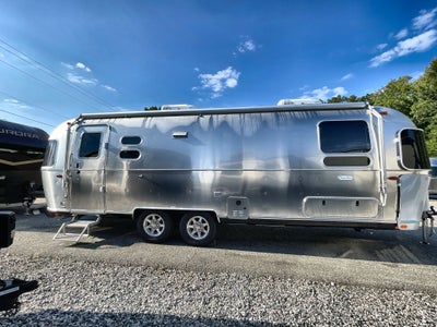 2026 Airstream 27FBT Base
