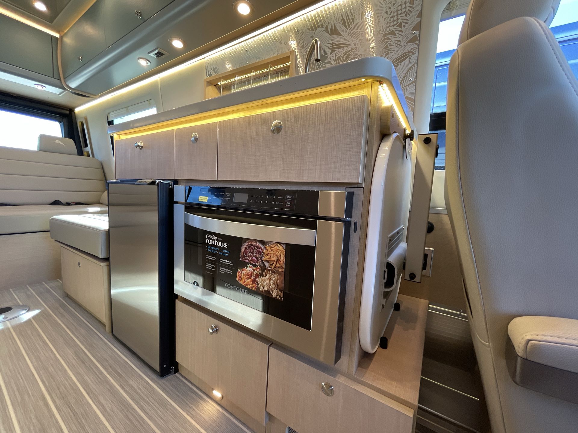 2026 Airstream 24GL Tommy Bahama Base