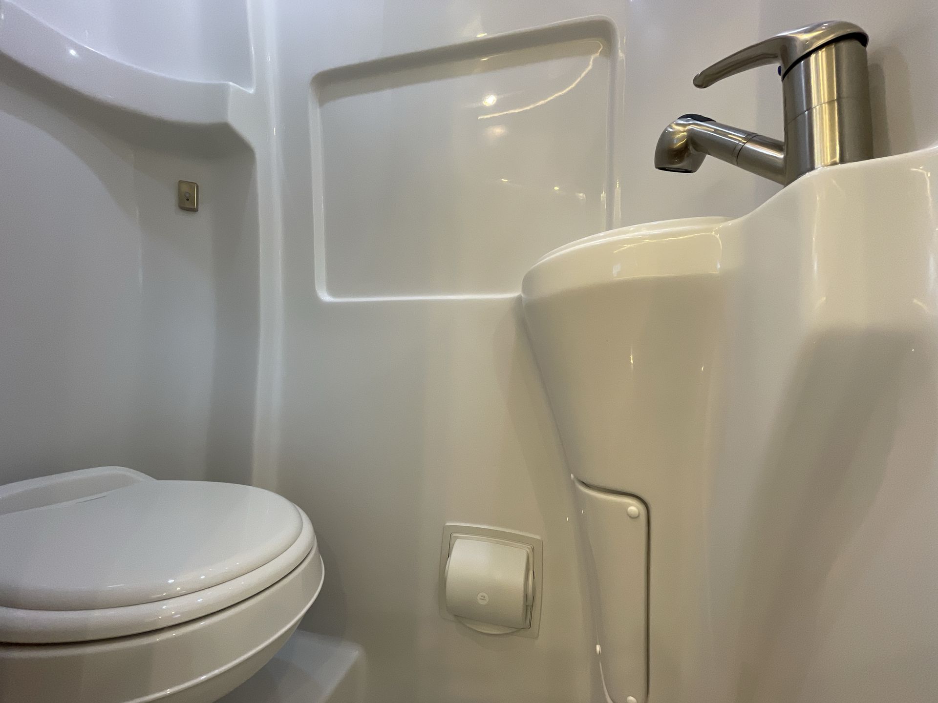 2026 Airstream 24GL Tommy Bahama Base