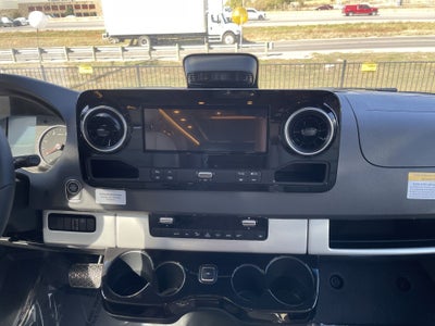 2026 Airstream 24GL Tommy Bahama Base