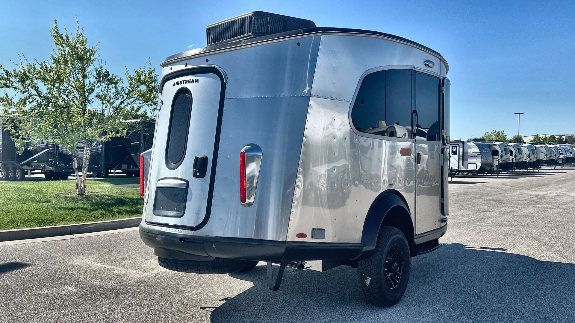 2025 Airstream 16X Base