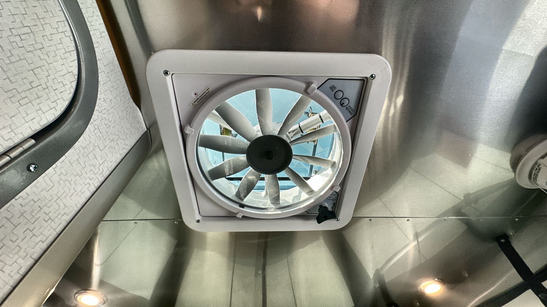 2025 Airstream 16X Base