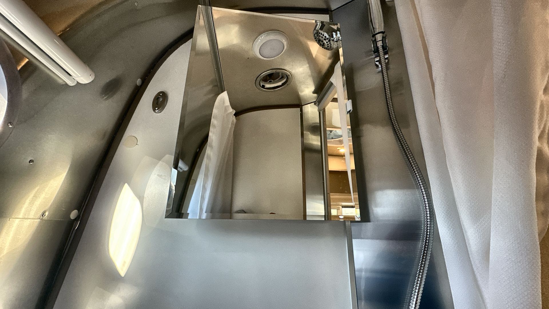 2025 Airstream 16RB Base