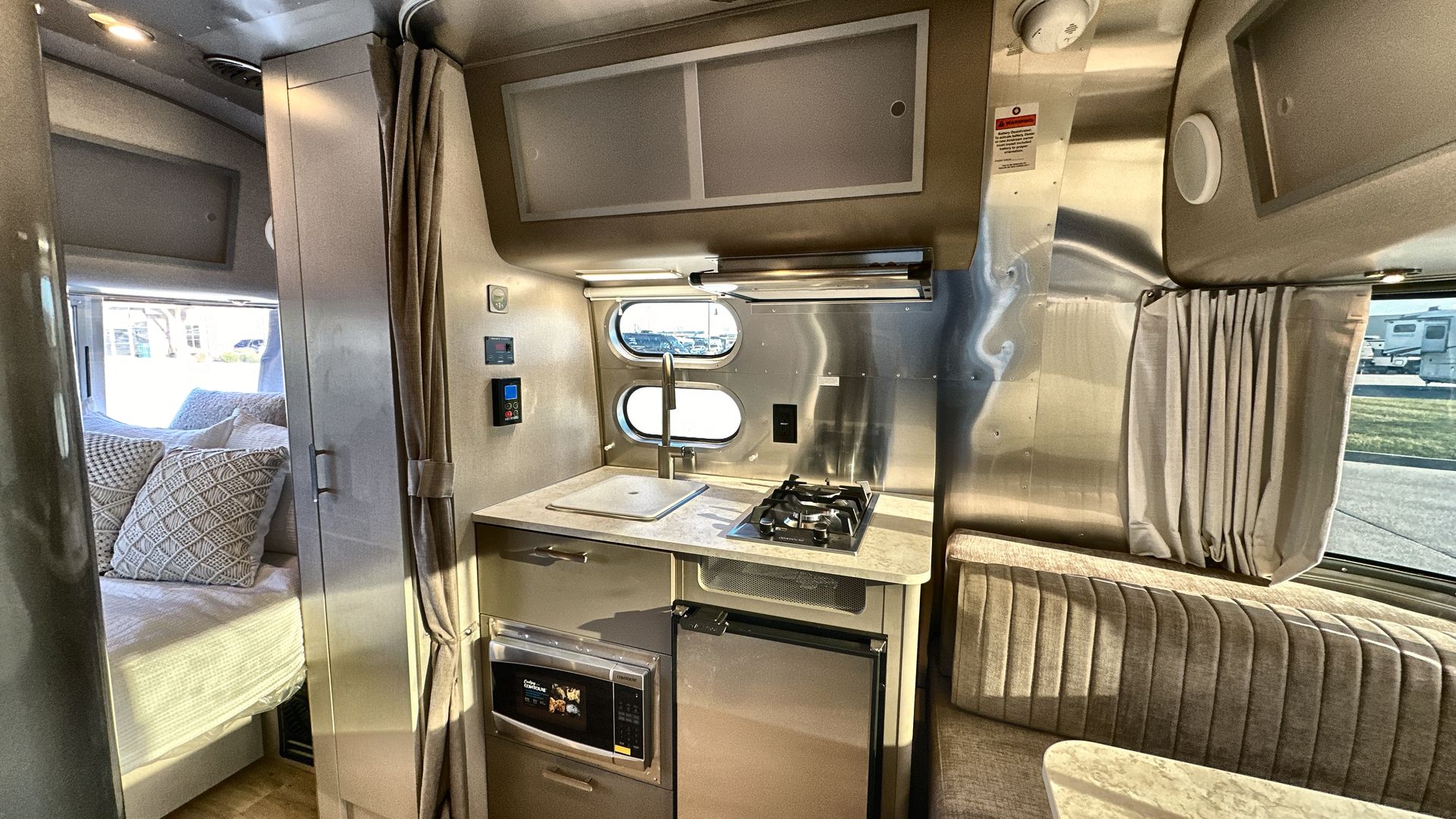2025 Airstream 16RB Base