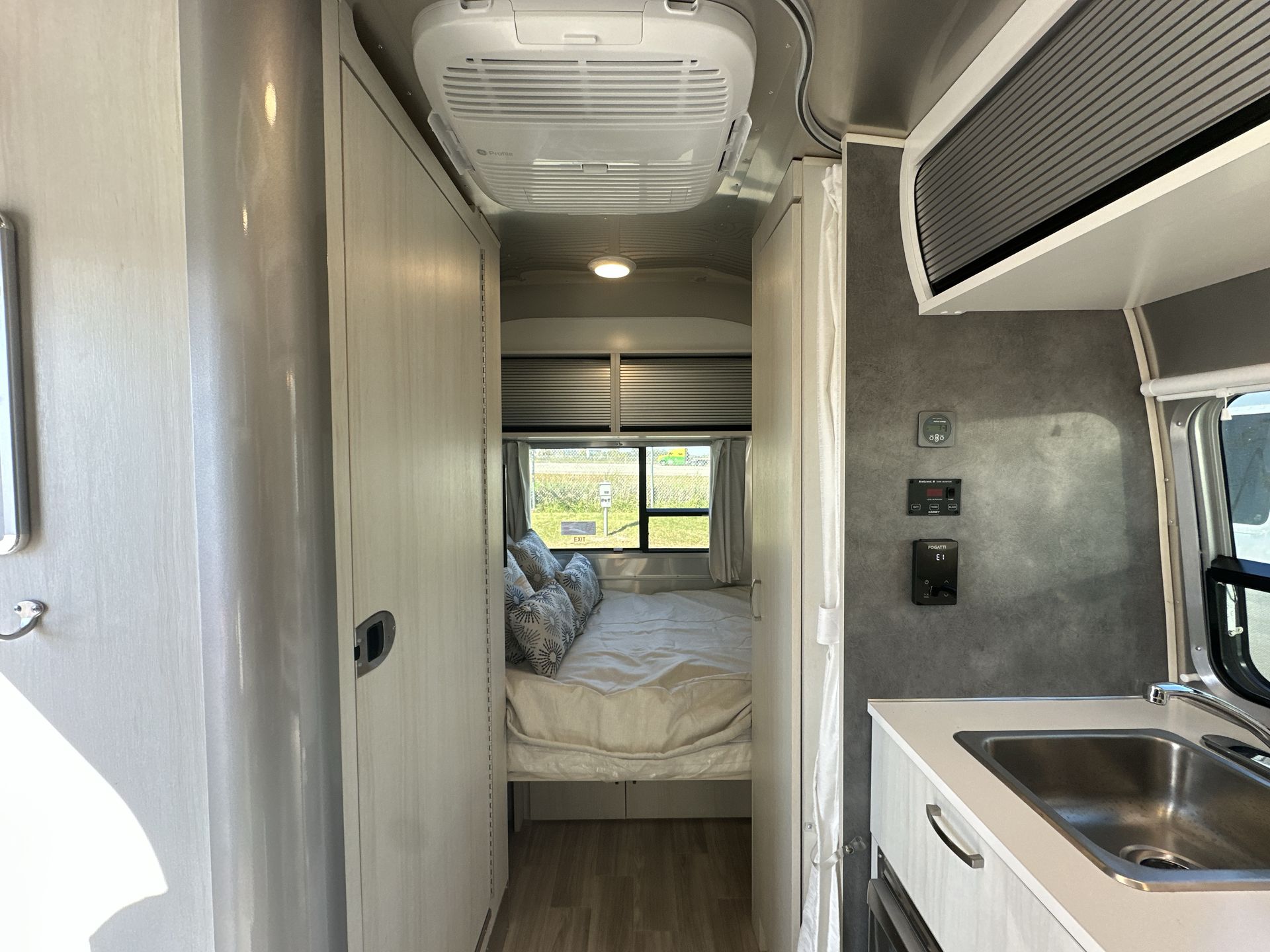 2026 Airstream 16RB Base