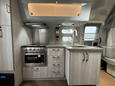 2025 Airstream 27FBT Base